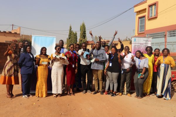 Share-Net Burkina Faso : cérémonie de remise de chèques aux lauréats de la subvention sur la recherche en Santé et Droits Sexuels et Reproductifs